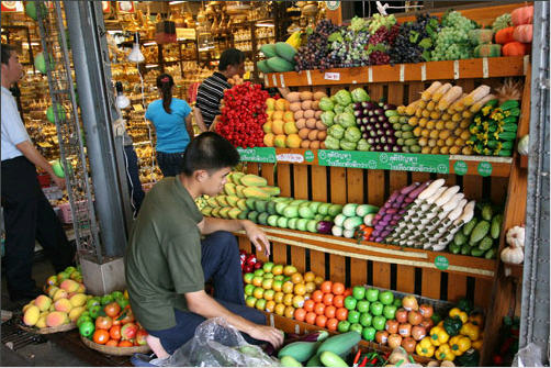chatuchak_fake_fruit.jpg